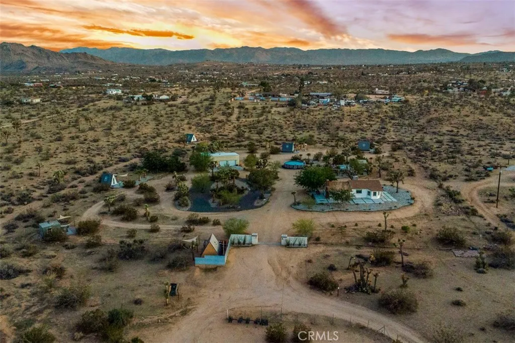 59427 La Crescenta Drive, Yucca Valley, California 92284 home-pic-1